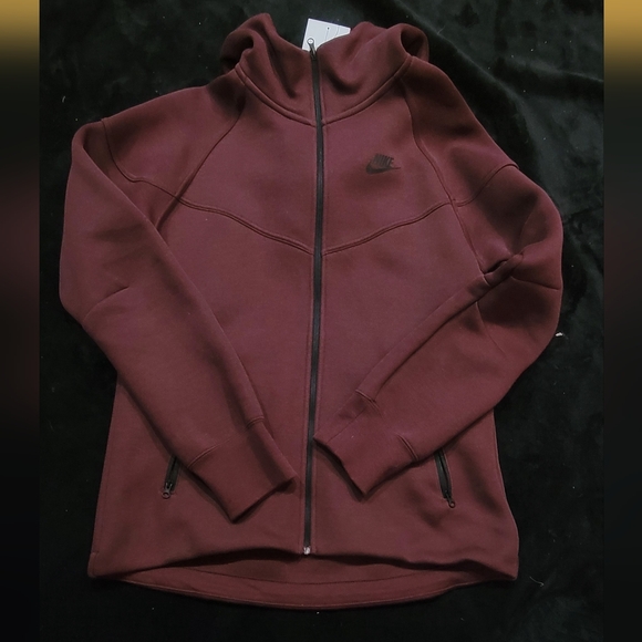 Nike Tech - Picture 2 of 3